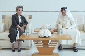 حاكم أم القيوين يتقبل تعازي القنصل الصيني  في وفاة الشيخة حصة بنت حميد الشامسي