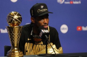 غلجيوس-ألكسندر ينضم إلى نادي الكبار بقيادته ثاندر إلى لقبه الأول 