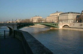 جثة في برميل 