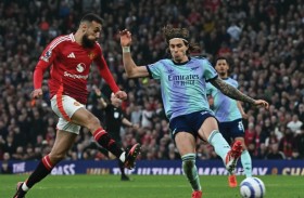 الأنظار نحو شيشكو ويوكيريس في  قمة يونايتد وأرسنال 