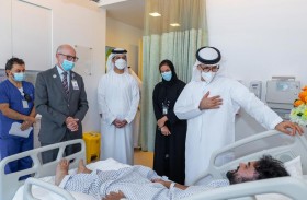 وفد من دائرة تنمية المجتمع يطمئن على المصابين جراء حادث تسرب الغاز في أحد المطاعم