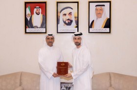 حاكم الفجيرة يستقبل عيسى البلوشي لحصوله على الدكتوراه في الاقتصاد وإدارة الأعمال