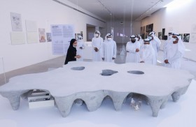 وفد من دائرة شؤون الضواحي والقرى يزور معرض الشارقة- اليابان 3 لمؤسسة الشارقة للفنون