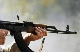 يقتل ابنه برشاش حربي!