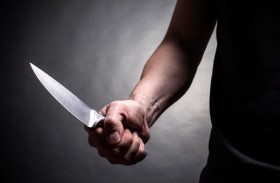 يقتل أمه ويطعن أشقاءه قبل محاولة الانتحار