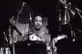 وفاة فريد وايت عازف فرقة إيرث ويند أند فاير 