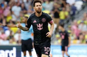 ميسي يسجل «هاتريك» ويقترب من جائزة الحذاء الذهبي 