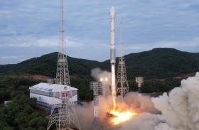 كوريا الشمالية ترفض الاستسلام بعد تحطم قمر اصطناعي في البحر