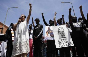 الناشطون ضد العنصرية في لوس أنجليس يستخدمون طابعاً خاصاً