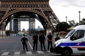 شرطة باريس تكافح الاحتيال تحت برج إيفل
