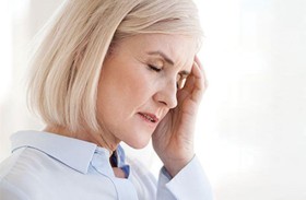 لماذا النساء أكثر عرضة للإصابة بألزهايمر من الرجال؟