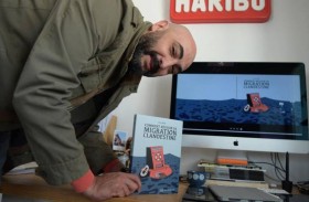 مآسي الهجرة غير القانونية في قصص مصورة