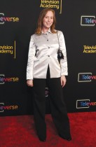 الممثلة الأمريكية هانا إينبيندر، بطلة مسلسل «هاكس»، لدى حضورها مهرجان تيليفرس لأكاديمية التلفزيون في لوس أنجلوس. ا ف ب
