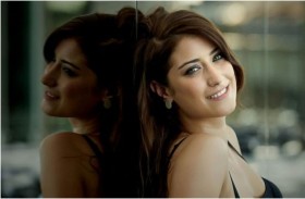 هازال كايا تهاجم رواد مواقع التواصل 