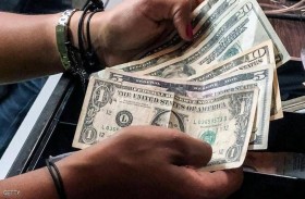 الدولار ينزل مع تعزيز تحركات المركزي الأمريكي لآمال تيسير أكبر لمعروض السيولة 