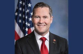 مايك والتس سيترك منصبه 