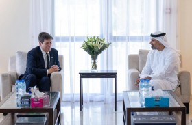 خالد بن محمد بن زايد يقدم التعازي في وفاة الملكة إليزابيث الثانية