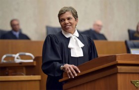 قاضية أمريكية تشكك في قرار ترحيل مهاجرين