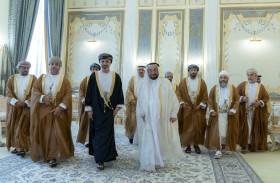 حاكم الشارقة يستقبل رئيس مجلس الشورى العماني 