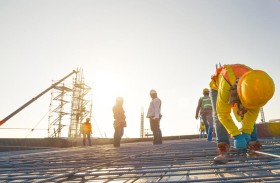 بلدية مدينة أبوظبي تؤكد: متطلبات السلامة والصحة المهنية في الكيانات العاملة في قطاع البناء والإنشاء إلزامية