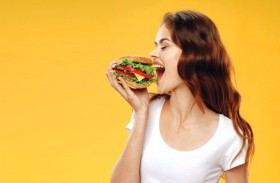 الأطعمة المصنّعة ترفع خطر الإصابة بسرطان الثدي