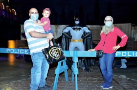 فارس الظلام يشارك محبيه الاحتفال بيوم باتمان في عالم وارنر براذرز أبوظبي