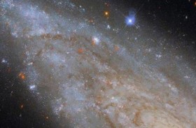 صورة مدهشة لمجرة حلزونية بثقب أسود عملاق