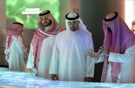 محمد بن زايد يزور جناح السعودية المشارك في إكسبو 2020 دبي ويشيد بما يقدمه من محتوى إبداعي