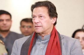  عمران خان يطالب بانتخابات مبكرة في باكستان 