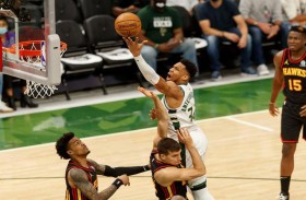 خسارة مذلة لأتلانتا على أرض ميلووكي في نهائي الشرقية 