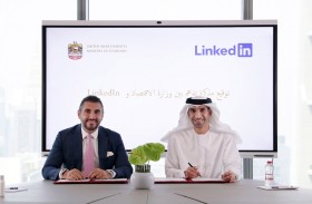 مذكرة تفاهم بين الاقتصاد و«لينكد إن» لدعم جاذبية الدولة في استقطاب المواهب العالمية بالقطاعات الاستراتيجية
