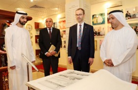 عميد كلية لندن للأعمال يزور مركز جمعة الماجد