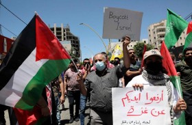  إضراب شامل في مدن الضفة تضامنا مع غزة  