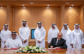 سلطان بن أحمد القاسمي يشهد توقيع اتفاقية كرسي أستاذية باسم الهيئة العامة للطيران المدني