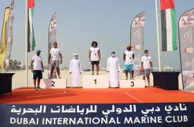 نصر النيادي يتألق في سباق ألواح واقف التجديف