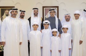 منصور بن زايد يحضر أفراح العلوي والكلباني