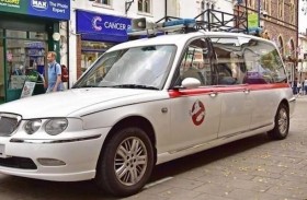 يشتريان سيارة جنازات بعد عجزهما عن شراء لامبورغيني