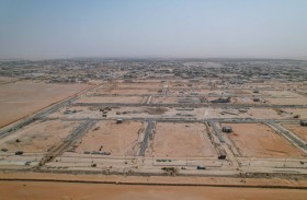 تواصل أعمال الطرق الداخلية والبنية التحتية في حوض 21 بمدينة زايد