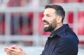 فان نيستلروي يشغّل «طواحينه» التدريبية بانطلاقة مثالية