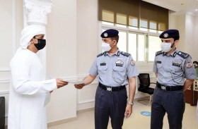 مدير المالية بشرطة أبوظبي يتفقد خدمات تأجير الآليات