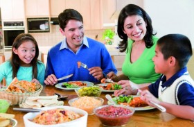 كثرة الأكل خلال العطلة يسبب البدانة