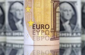 أداء قوي للدولار واليورو يتعثر وسط تقييم لقرارات اقتصادية 