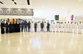 أحمد محبوب مصبح يتفقد سير العمل الجمركي في مبنى حمدان بن محمد للمسافرين بالرحلات البحرية