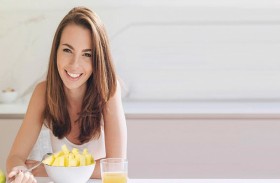 من بينها الأناناس.. أفضل 10 أطعمة لعلاج الغازات والانتفاخ