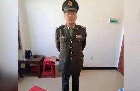 ينتحل صفة ضابط بسبب النساء