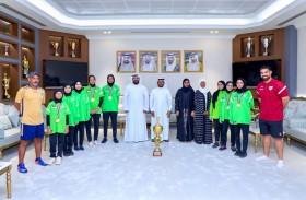 نادي دبا الحصن يكرم بطلاته لألعاب القوى في تحقيقهن لإنجاز رياضي جديد 