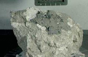 صخور من رحلة «أبولو» قبل 50 عاما تكشف خطأ في «عمر القمر»