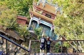 إعصار يحوّل معبداً إلى معلم شهير