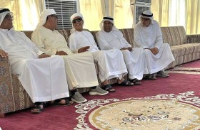 سالم بن سلطان القاسمي يعزي في وفاة والدة علي بن درويش برأس الخيمة