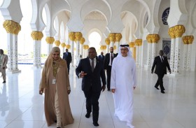 رئيس موزمبيق يزور جامع الشيخ زايد الكبير في أبوظبي 